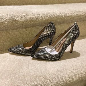 NIB Saks Off Fifth Black Label Cathy Pump - 7